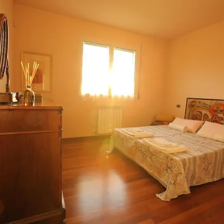 Con Vista A * 佩萨罗