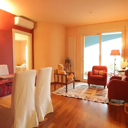 Con Vista A * 佩萨罗